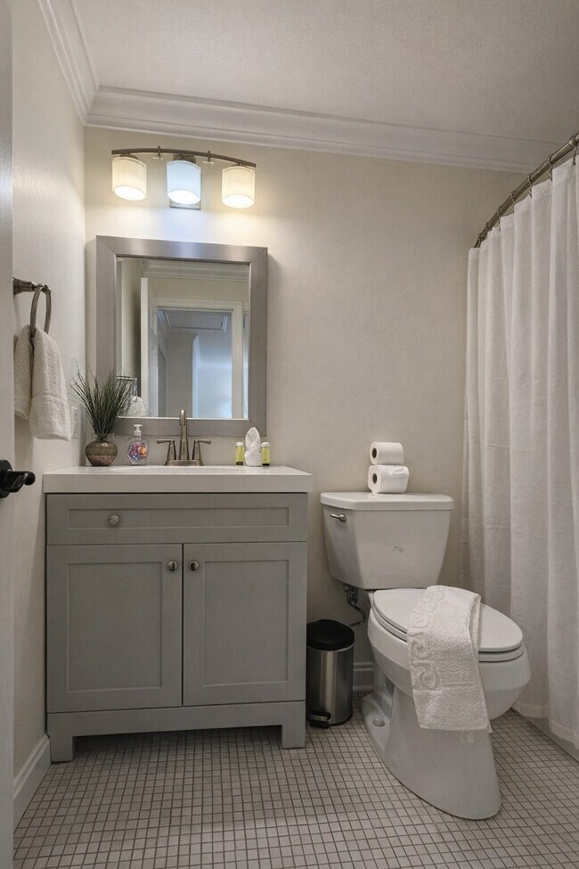 Building Photo - 321 Senate Ct