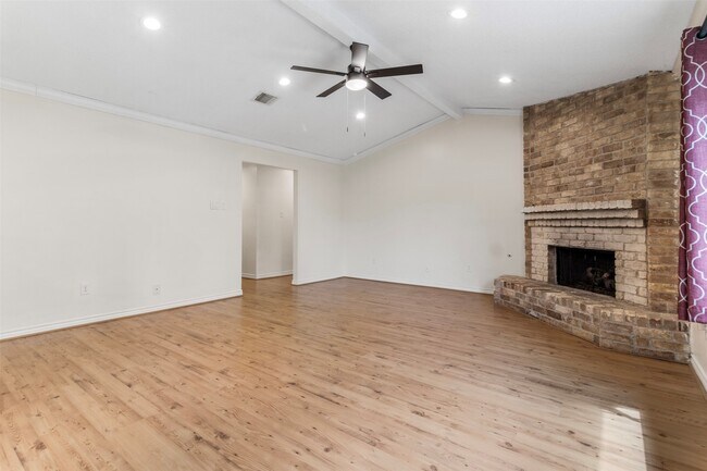 Building Photo - 16319 Pitch Pine Dr