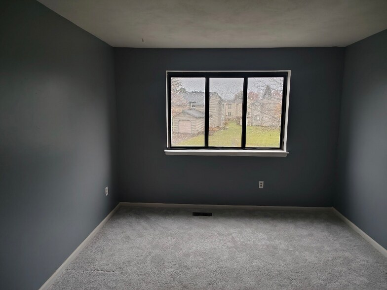 Building Photo - 8230 Beehive Cir