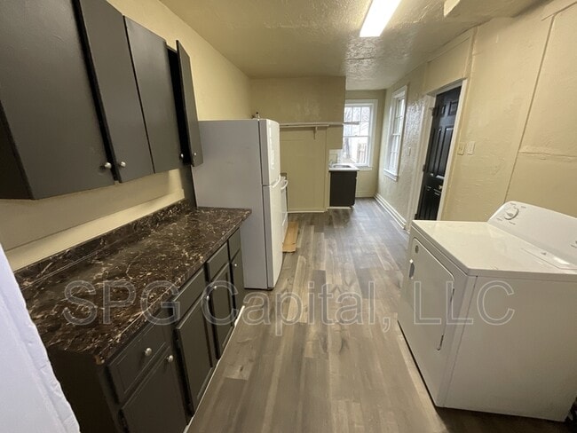 Building Photo - 524 S Queen St