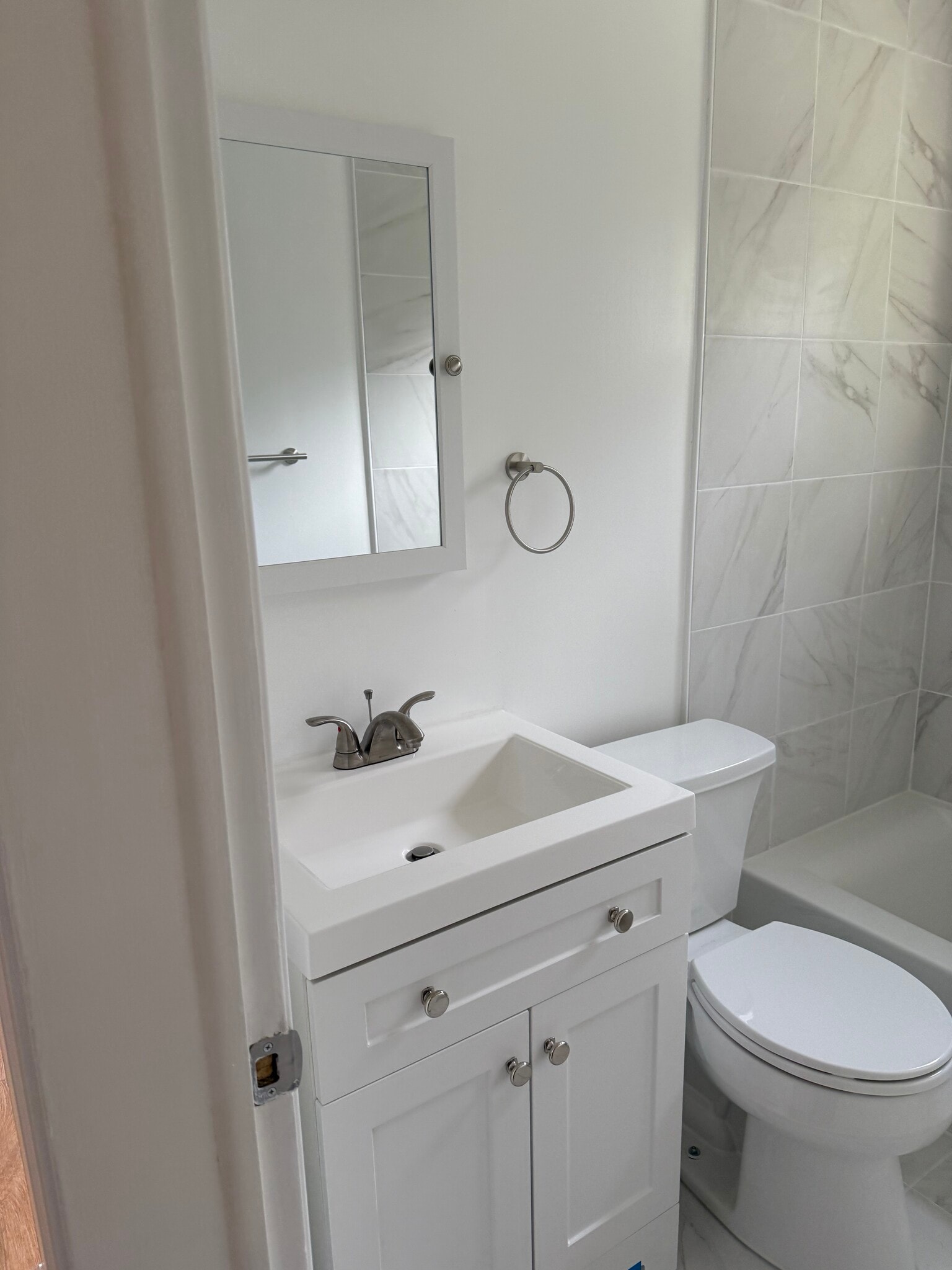 Building Photo - 835 Garrett Ln