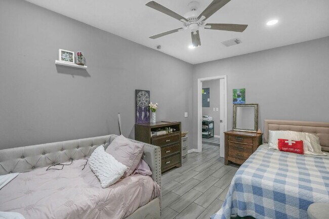 Building Photo - 2620 Willow Glen Cir