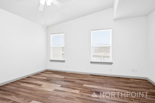 Building Photo - 3 BR/2BA | Updated Single Family Home | 2-Car Garage Parking | Fenced backyard!