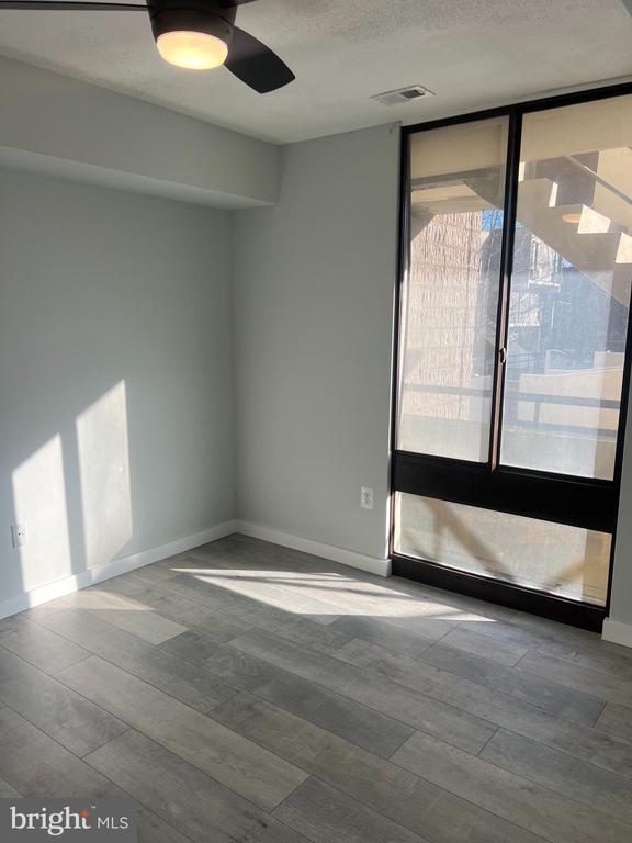 Building Photo - 2214 Deerfern Crescent