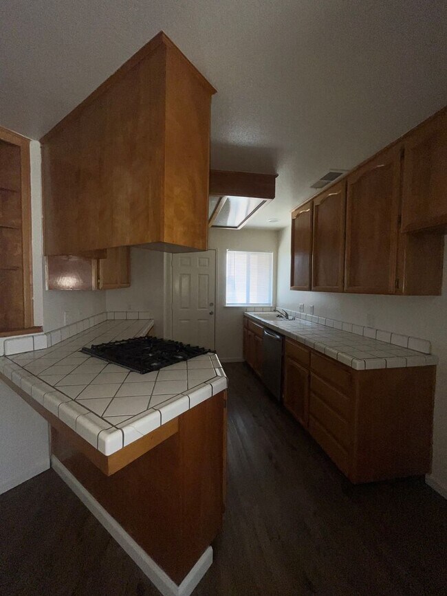 Building Photo - 1281