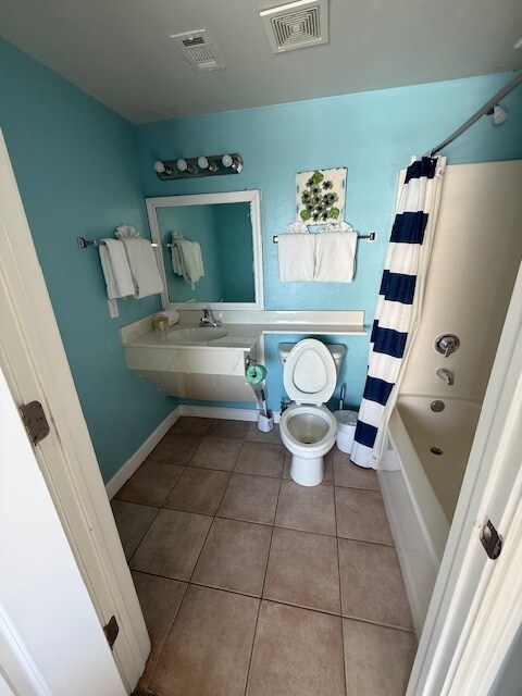 Building Photo - 9900 S Thomas Dr