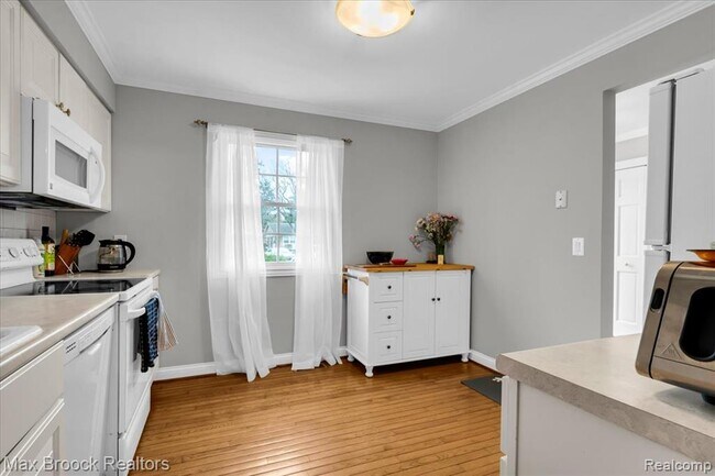 Building Photo - 1613 Brentwood Dr