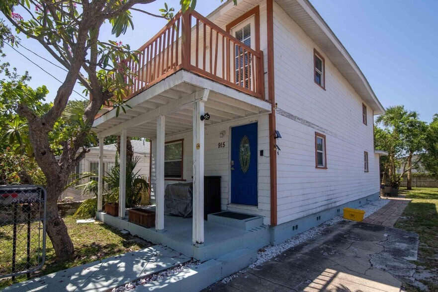 Building Photo - 915 3rd St
