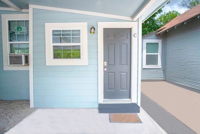 Building Photo - 121 Douglas Way St