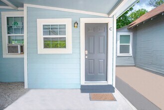 Building Photo - 121 Douglas Way St