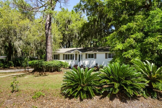 Building Photo - Coastal Charm in the Heart of Port Royal