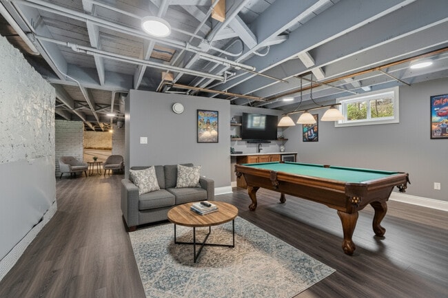 Building Photo - 2823 Broadway St