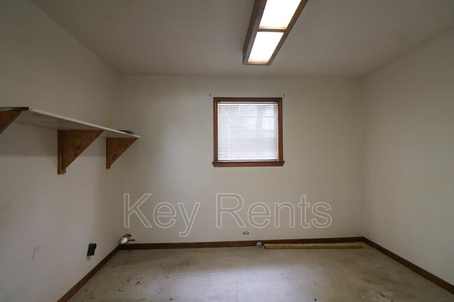Building Photo - 9001 Thompson Dr