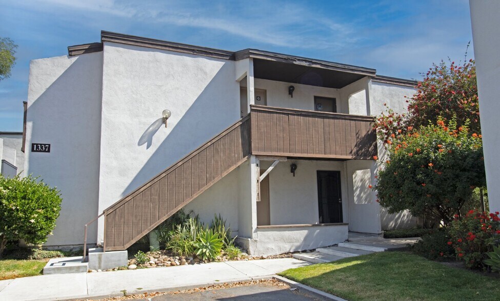 Building Photo - 1337 Caminito Gabaldon