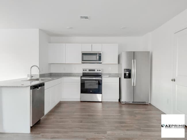 Building Photo - Modern 3/2 Arizona City Home - Spacious La...