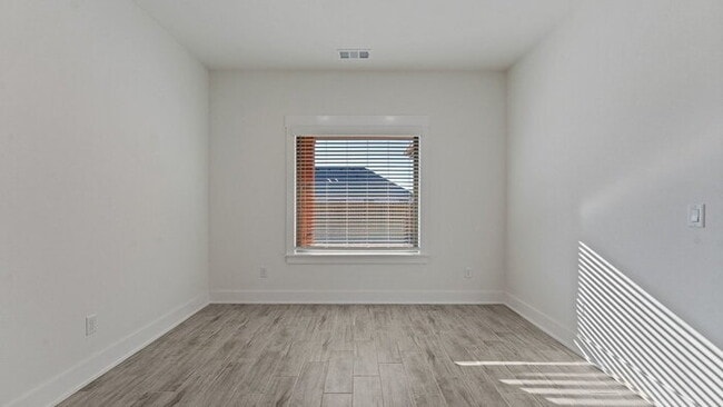 Building Photo - 147 N Banner Ave