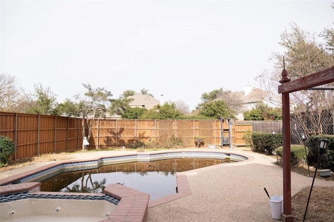 Building Photo - 5609 Exeter Dr