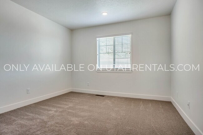 Building Photo - 1692 Aspen Loop