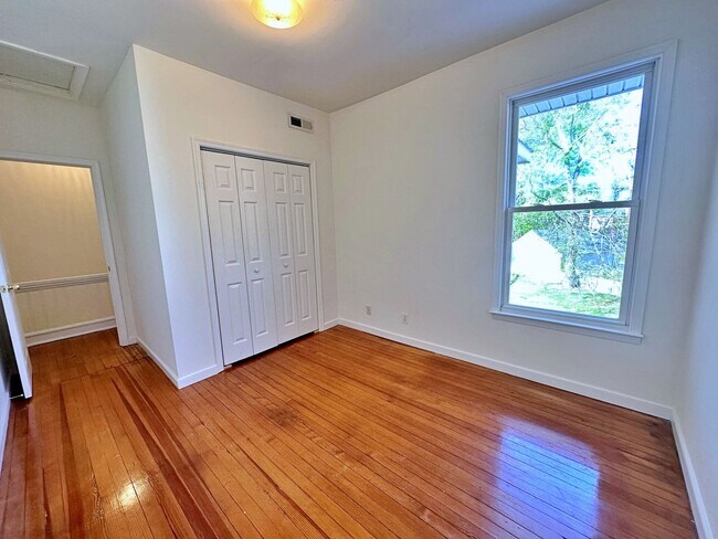 Building Photo - 1208 Avondale Ave