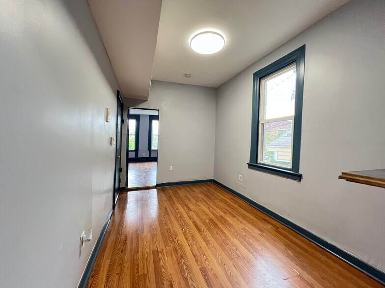 44 4th St 2L - 42 4th St