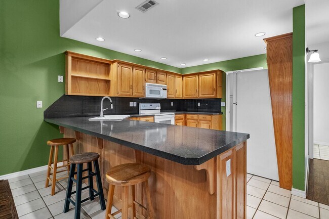 Building Photo - Pointer Lane Duplex