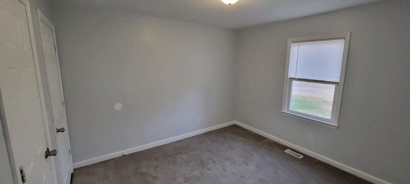 Building Photo - 321 Nelson St