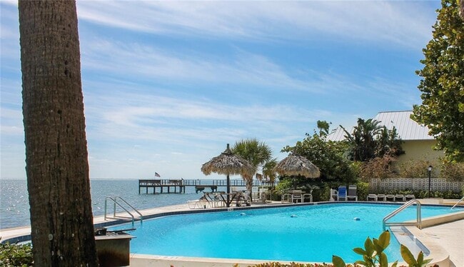 Building Photo - 7200 Sunshine Skyway Ln S