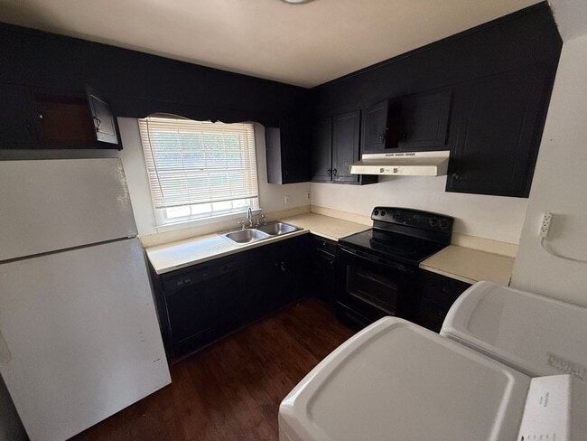 Building Photo - ? Updated 2-Bedroom Townhome in Coventry W...