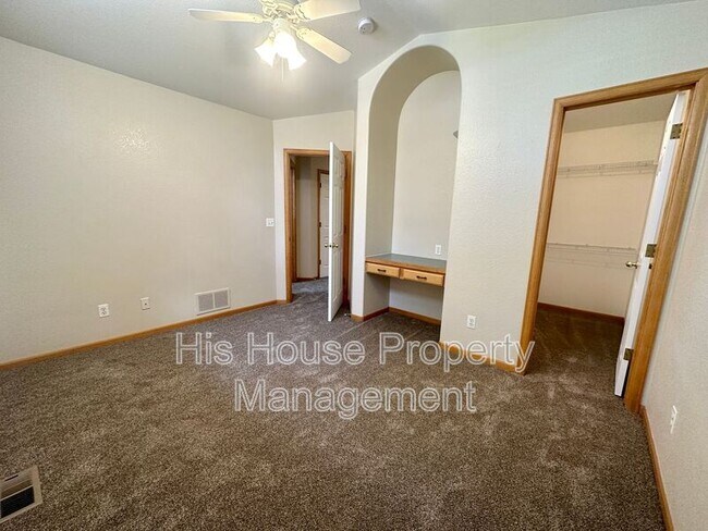 Building Photo - 208 Whitney Bay