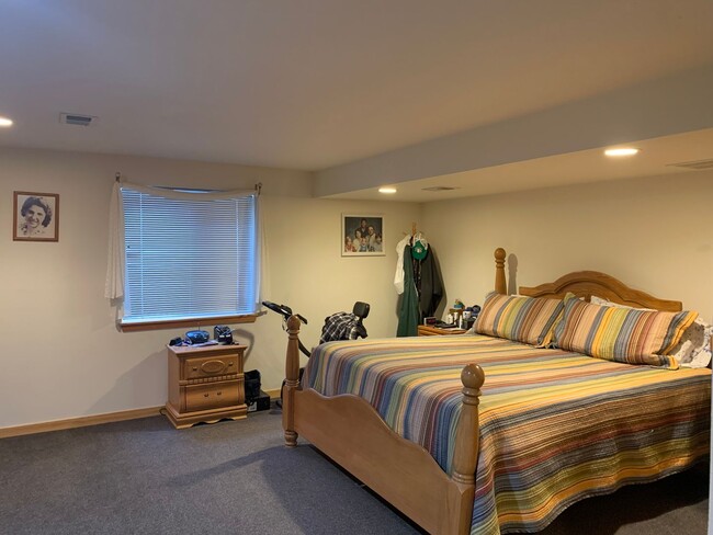 Building Photo - Beautiful 4 Bedroom, 3.5 Bath Home For Ren...