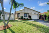 Building Photo - 5679 Mirror Lakes Blvd