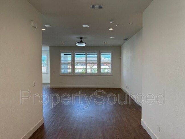 Building Photo - 1136 Crescent Ave