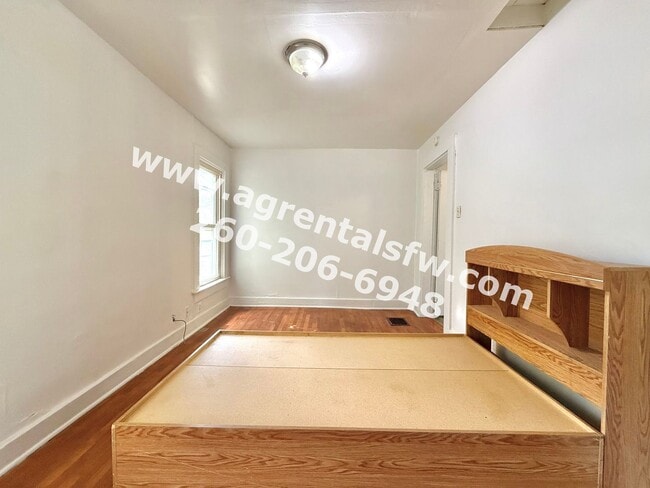 Building Photo - 231 W Dewald St