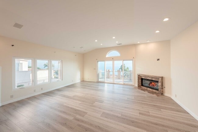 Building Photo - 3355 Palo Vista Dr