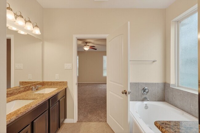 Building Photo - 13302 Hidden Valley Dr