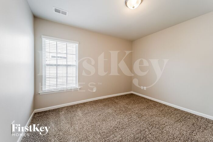 Building Photo - 786 Redbud Ln