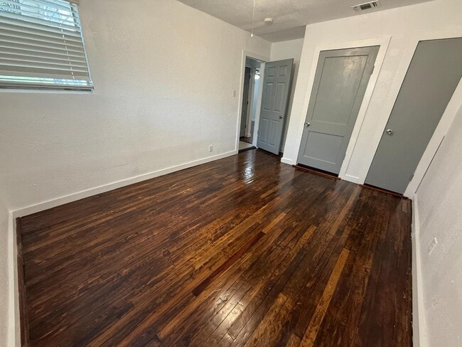 Building Photo - 1910 Escalon Ave