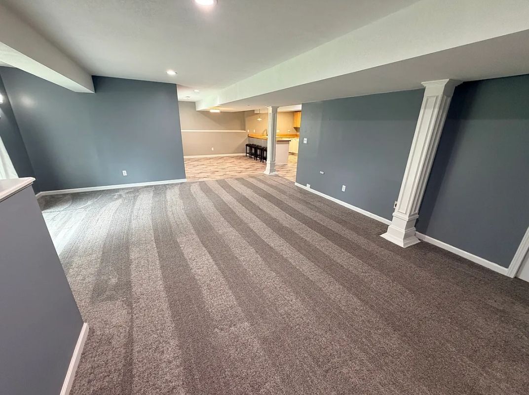 Building Photo - 806 S Fox Rdg Dr