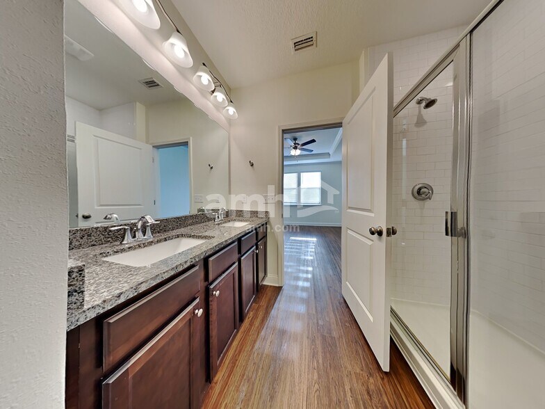 Building Photo - 106 Olivewood Pl