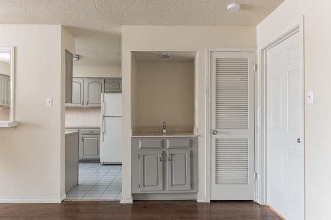Building Photo - Vintage Square Apartments, McAllen, TX