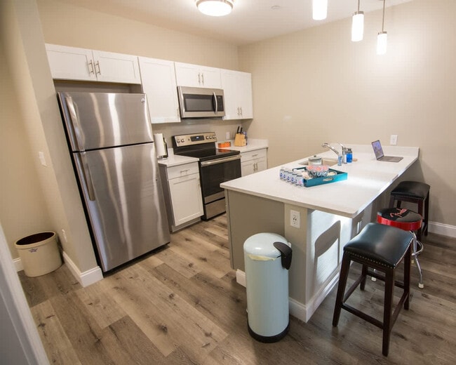 Building Photo - 140 Pearl St