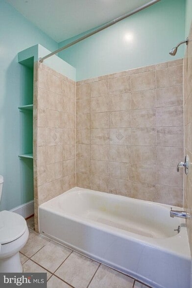 Building Photo - 1501 G St SE