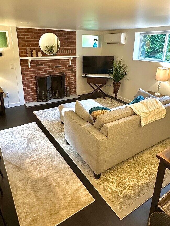 Building Photo - 11639 1st Ave NW