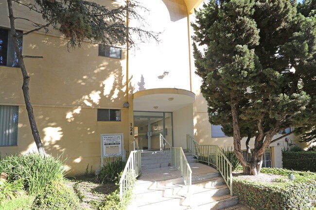 Building Photo - 124 N Clark Dr