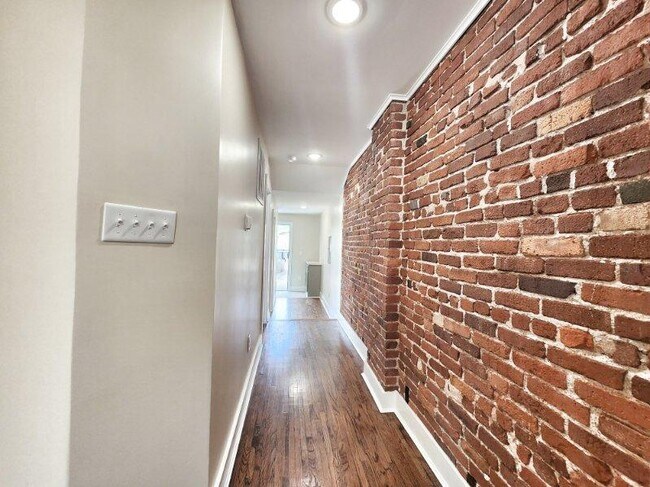 Building Photo - 2529 E Admiral Pl