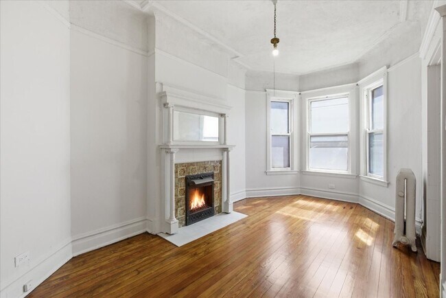 Building Photo - 2839 N Clark St