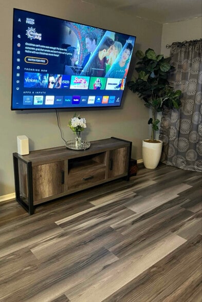 Building Photo - 000 Willow Turn