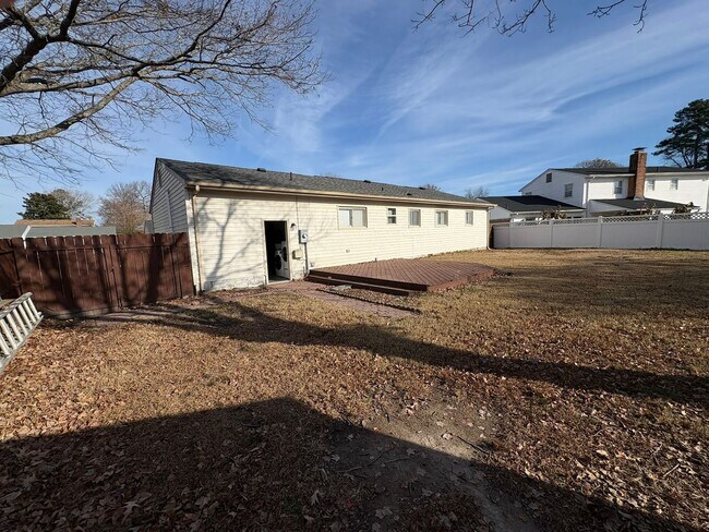 Building Photo - Beautiful updated home with new flooring and fresh paint