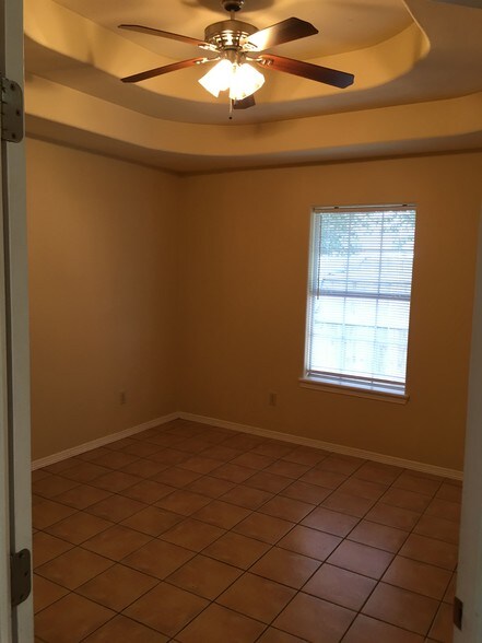 Building Photo - 1406 Tampa St