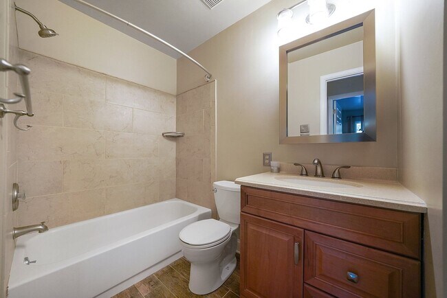 Building Photo - 3 Bed 2.5 Bath Townhome in Chesterbrook